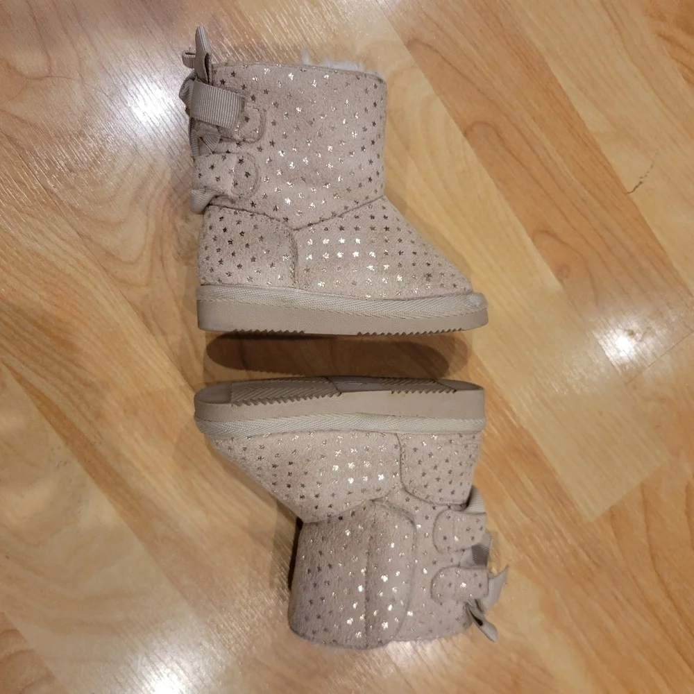 Joe Fresh Baby Faux Fur Star Velcro Winter boots Size 4